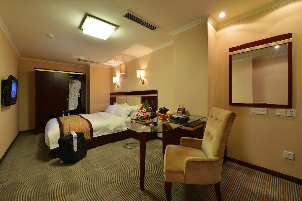 Lutianhua Hotel Чънду Стая снимка