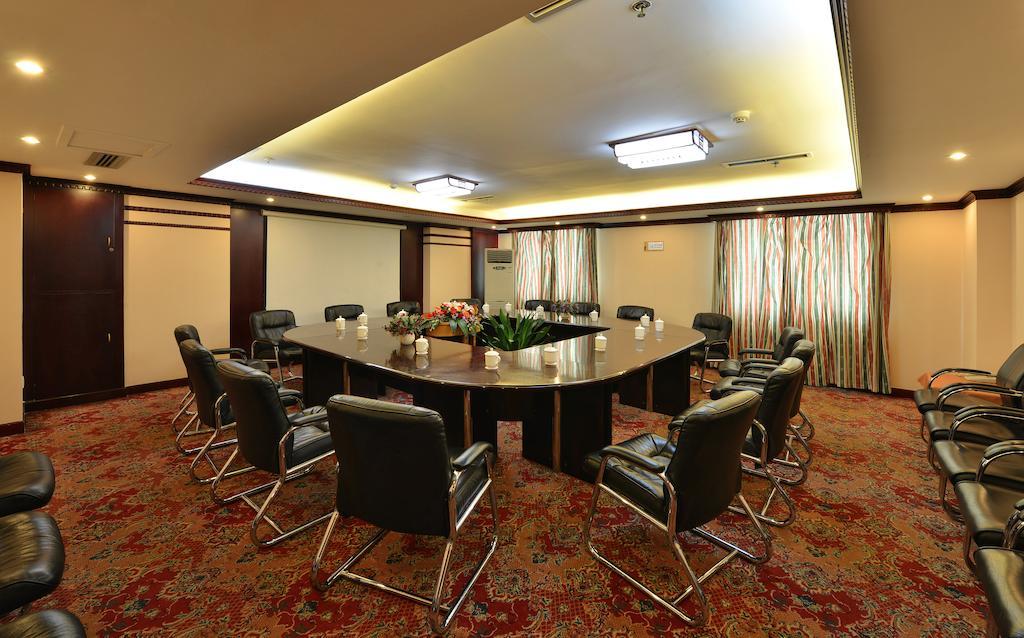 Lutianhua Hotel Чънду Екстериор снимка